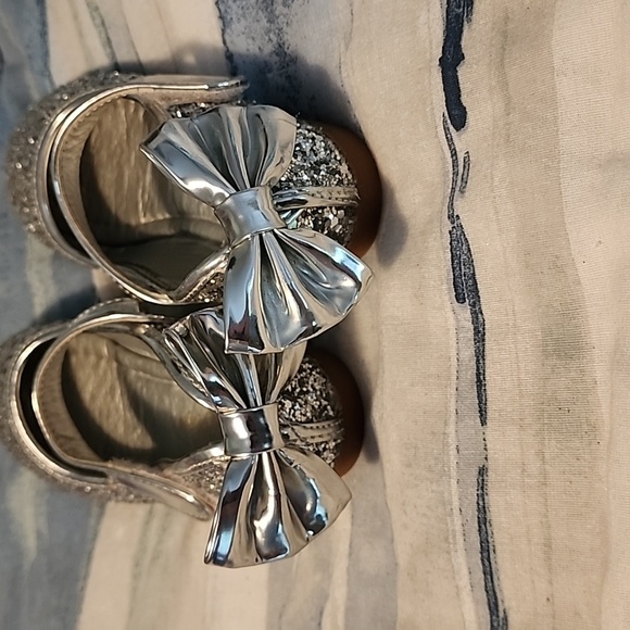 Silver sparkly shoes size 27 with velcro strap - Picture 2 of 6